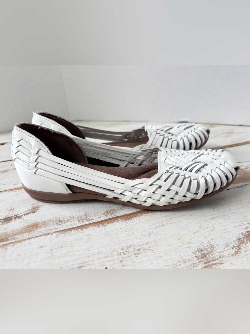 Natural Soul white woven leather huarache flats sandals summer vacation sz 7 EUC